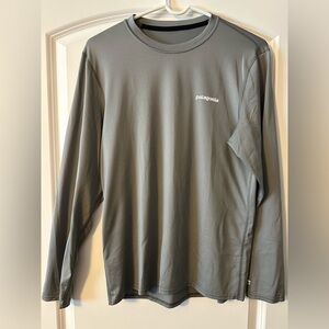 Men’s Patagonia long sleeved shirt size XS great condition